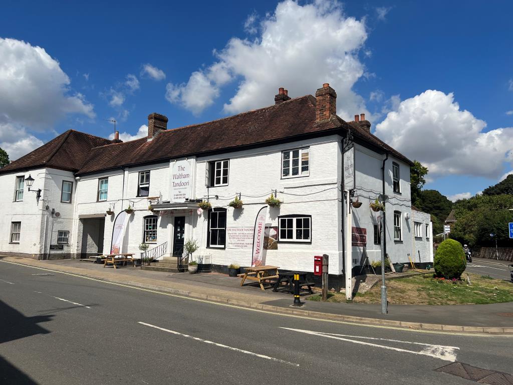 Lot: 125 - FREEHOLD INVESTMENT INCLUDING RESTAURANT WITH LIVING ACCOMMODATION OVER -